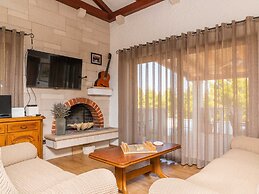 Villa Anabella - Four Bedroom Villa With Swimming Pool