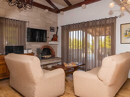 Villa Anabella - Four Bedroom Villa With Swimming Pool