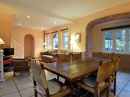 Beautifully Renovated House Centrally Located