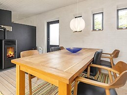 6 Person Holiday Home in Vaeggerlose