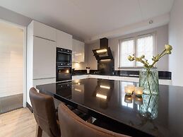 Beautiful Holiday Home With a Whirlpool