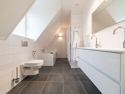 Beautiful Holiday Home With a Whirlpool