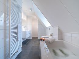 Beautiful Holiday Home With a Whirlpool