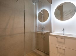 Apartment Overlooking the sea