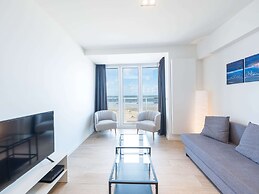 Apartment Overlooking the sea