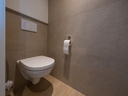 Apartment Overlooking the sea