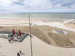 Apartment Overlooking the sea