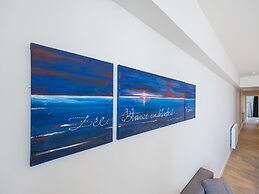 Apartment Overlooking the sea