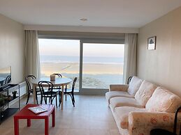 Apartment in Nieuwpoort With the Beach