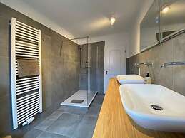 Penthuus Modern Retreat