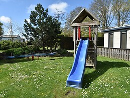 Cozy Chalet in Goedereede With Garden