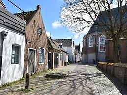 Cozy Chalet in Goedereede With Garden