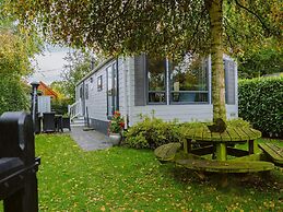 Cozy Chalet in Goedereede With Garden
