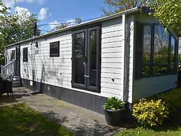 Cozy Chalet in Goedereede With Garden