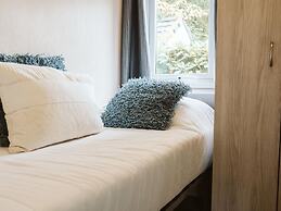 Cozy Chalet in Goedereede With Garden