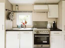 Cozy Chalet in Goedereede With Garden