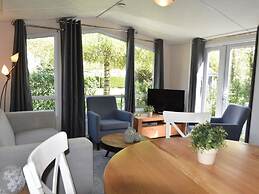 Cozy Chalet in Goedereede With Garden