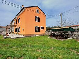 Adorable Home With Garden and Outdoor Kitchen