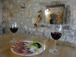 Adorable Home With Garden and Outdoor Kitchen