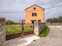 Adorable Home With Garden and Outdoor Kitchen