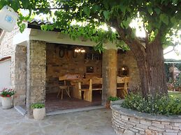 Adorable Home With Garden and Outdoor Kitchen