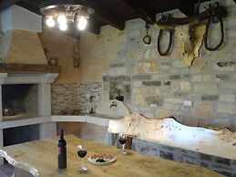 Adorable Home With Garden and Outdoor Kitchen