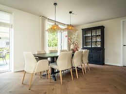 New Thatched Villa Near the Beach