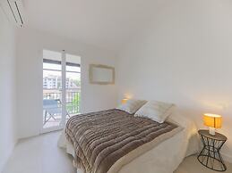 Air-conditioned Apartment Near Beach