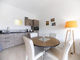 Air-conditioned Apartment Near Beach
