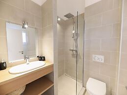 Air-conditioned Apartment Near Beach