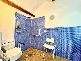Cave House Nadieh With Pool and Facilities for PRM