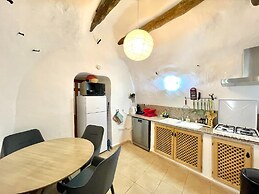 Cave House Nadieh With Pool and Facilities for PRM