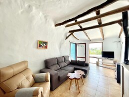 Cave House Nadieh With Pool and Facilities for PRM