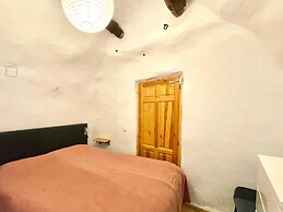 Cave House Nadieh With Pool and Facilities for PRM
