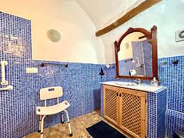 Cave House Nadieh With Pool and Facilities for PRM