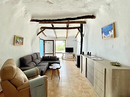 Cave House Nadieh With Pool and Facilities for PRM