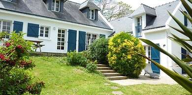 Pleasant Holiday Home With Garden