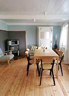 Inviting Apartment Near Lake