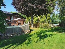 Inviting Apartment Near Lake