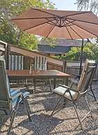 Inviting Apartment Near Lake