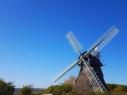 Inviting Apartment Near Lake