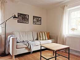 Inviting Apartment Near Lake