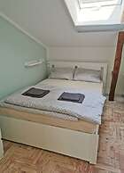 Inviting Apartment Near Lake