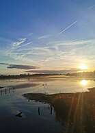 Inviting Apartment Near Lake