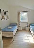 Inviting Apartment Near Lake