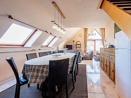 Hawthorn 3-1 Spacious Family Apartment