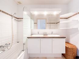 Hawthorn 3-1 Spacious Family Apartment