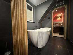 Eiderhuus Modern Retreat