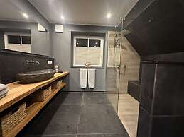 Eiderhuus Modern Retreat