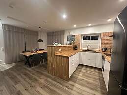 Eiderhuus Modern Retreat